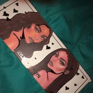 Kylie & Jordyn Makeup palate